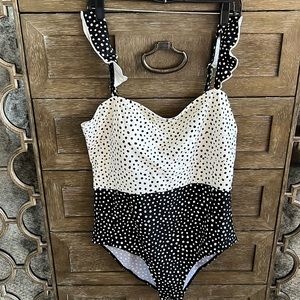 Summersalt ruffle oasis size 16